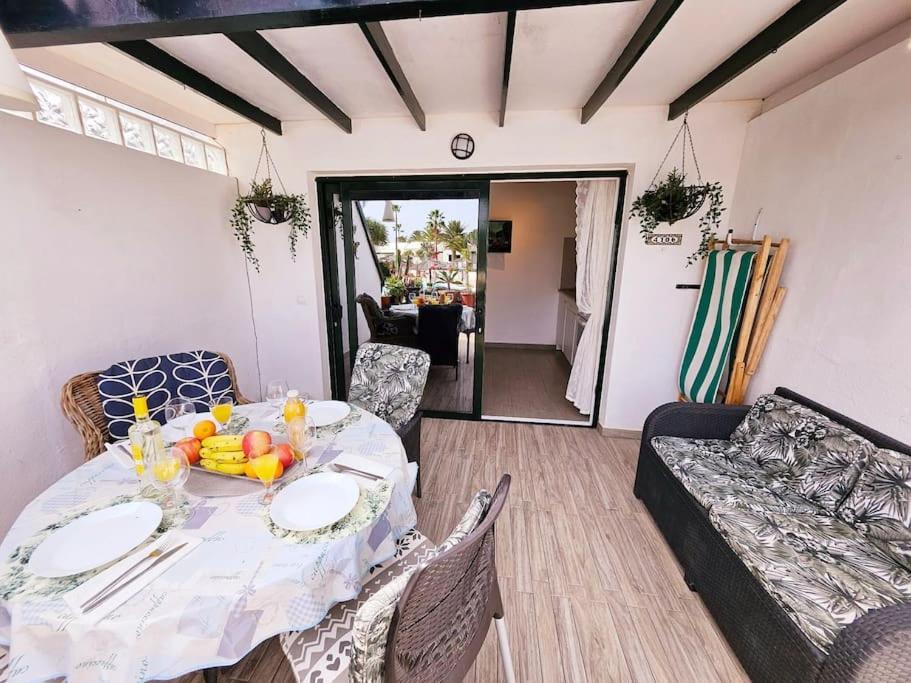 Apartamento Taisa Playa Roca กอสตา เตกีสเซ ภายนอก รูปภาพ